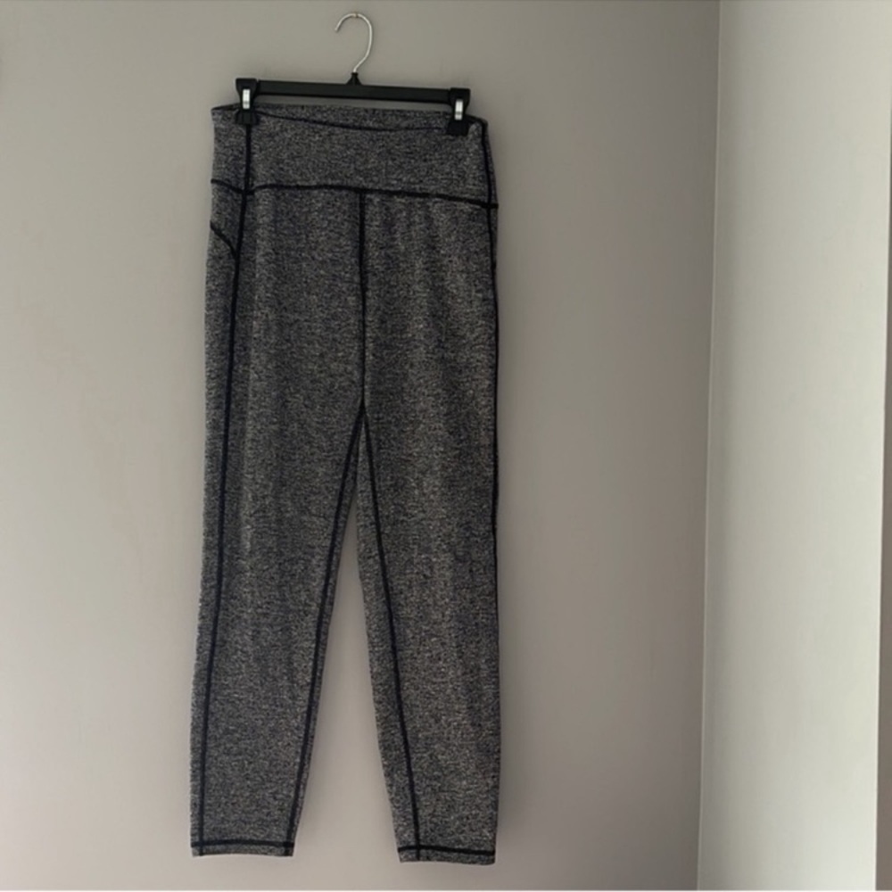 Excellent Condition Lululemon Out To Lunge Untight Tights. Size 8. Discontinued. - Picture 4 of 7
